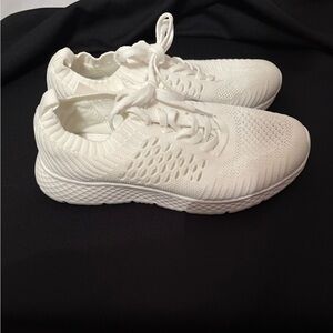 NWT Women's Size 6.5 White Knit Sneakers